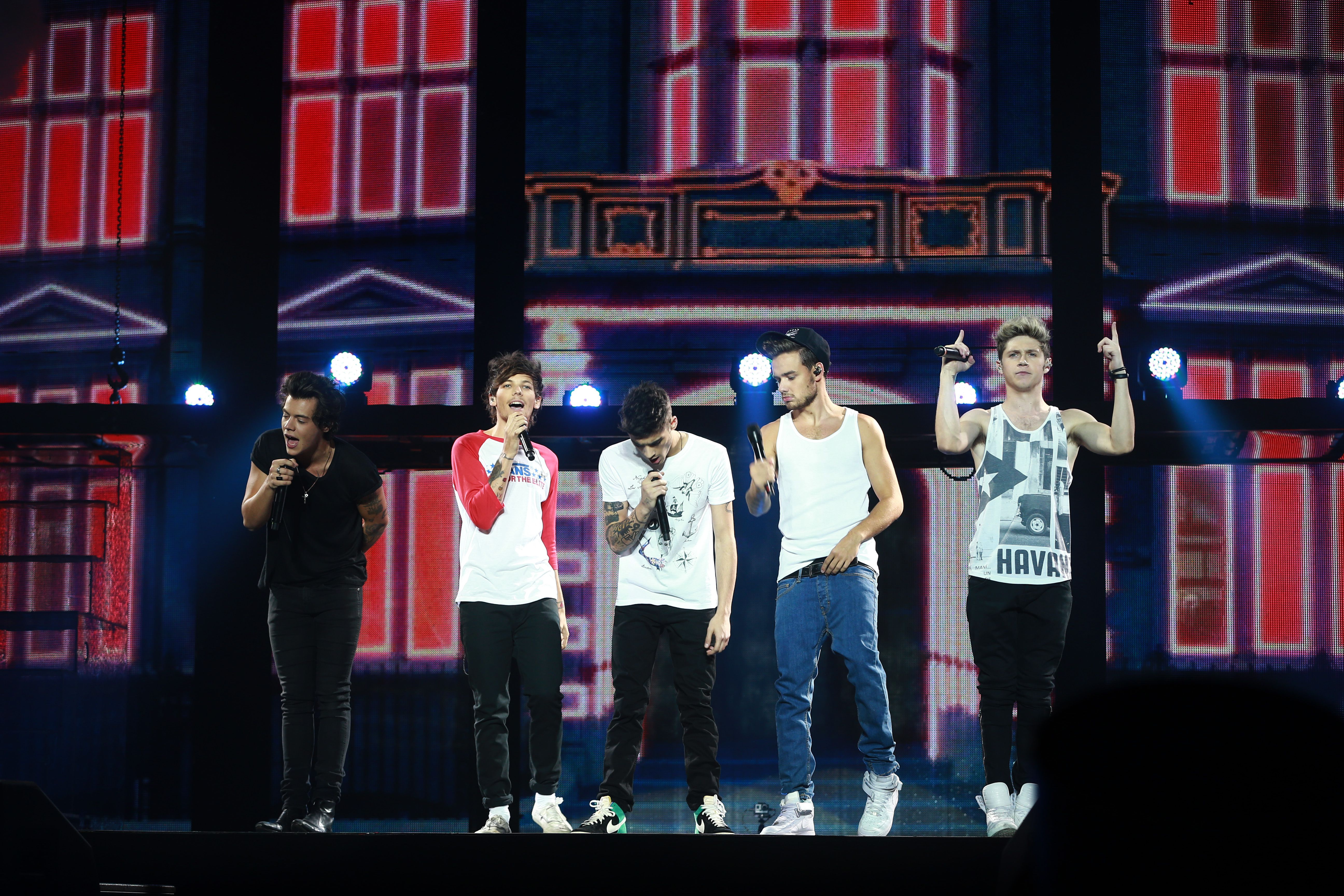 one direction take me home tour stage
