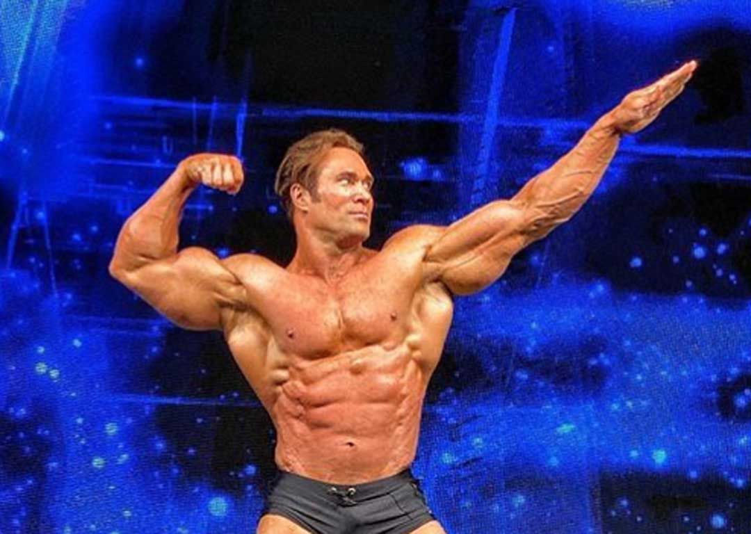 Bodybuilding phenom Mike O'Hearn tumbles off stage over the
