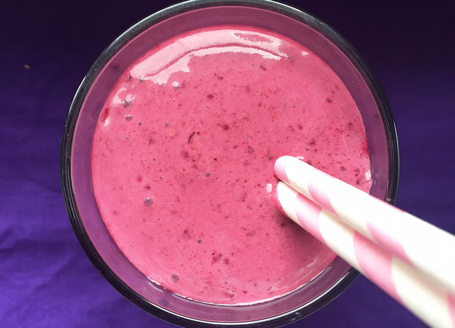 Premium Photo  Man pouring nondiary milk in blender with cut bananas when  making smoothie